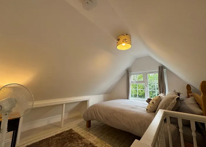 Hedgehog Cottage Cosy Countryside Escape